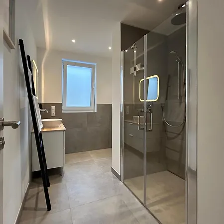 Neues Modernes Dachgeschossloft Naehe Zentrum Uni Messe Lägenhet Hannover